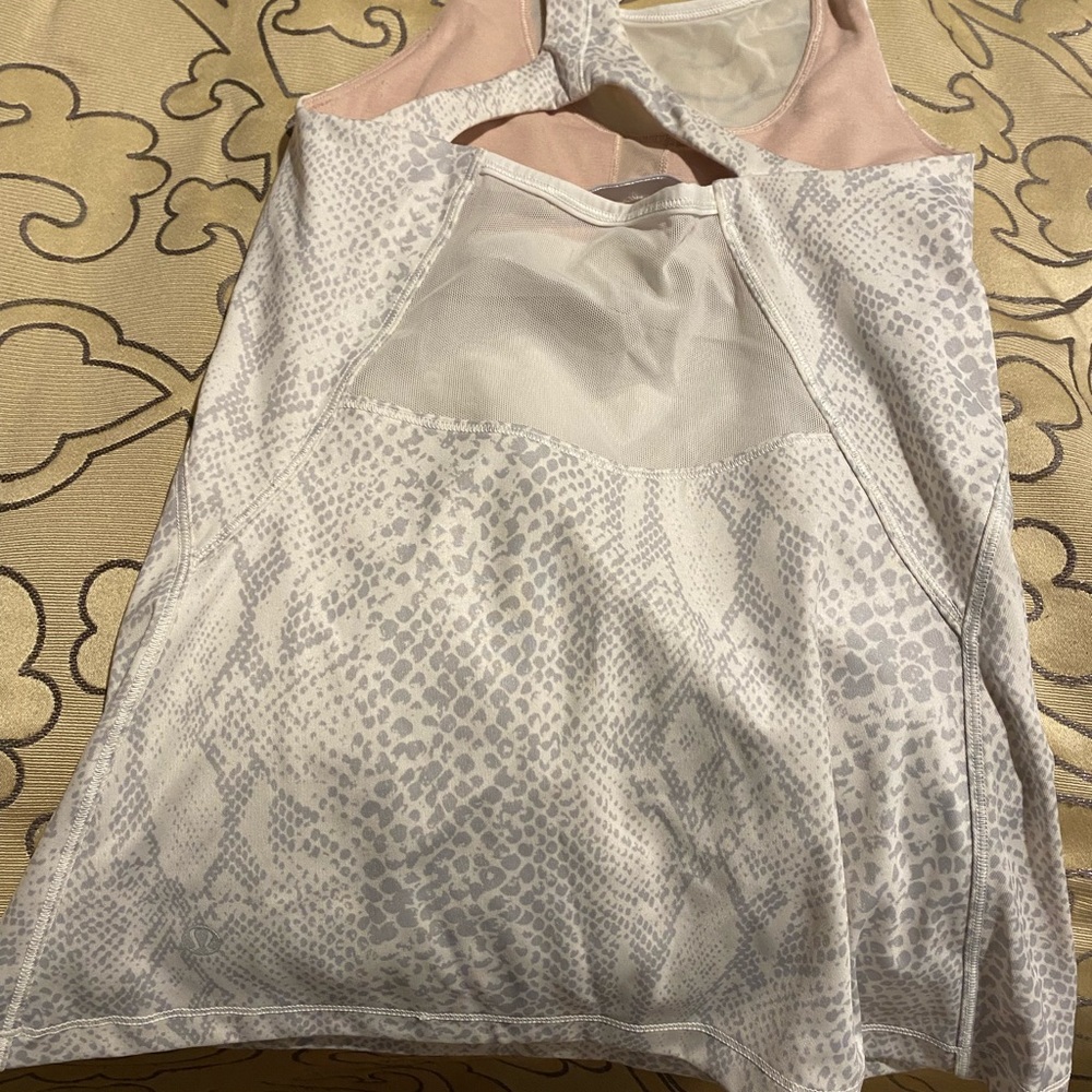 Lululemon - Picture 2 of 3